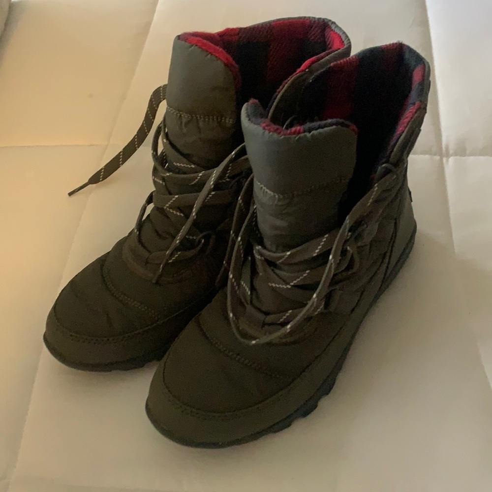 Like new sorel boots worn once